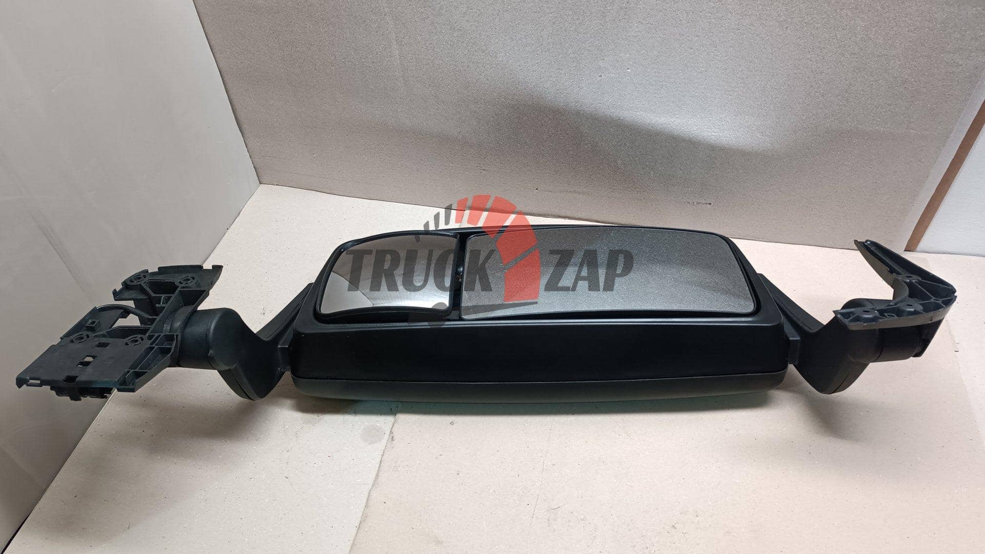 Зеркало левое